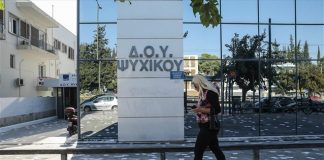 15 προσαγωγές για την εισβολή του Ρουβίκωνα στη ΔΟΥ Ψυχικού