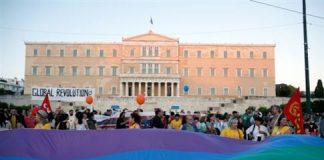 Παρέδωσαν 23.782 υπογραφές για τα δικαιώματα των τρανς