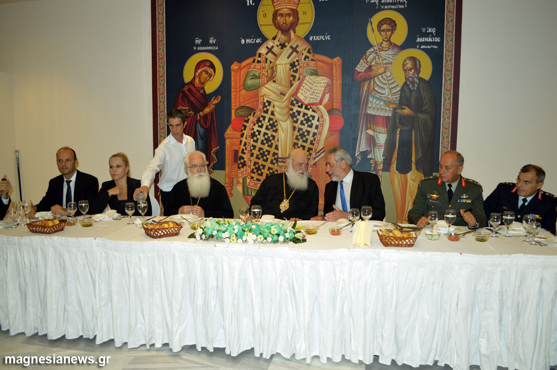 Μετά τα εγκαίνια του Κέντρου παρατέθηκε δείπνο προς τιμήν του Αρχιεπισκόπου κ. Ιερώνυμου.