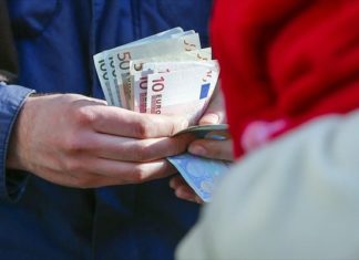 Θεσσαλία: Το σουβενίρ των 2 ευρώ που έφερε πρόστιμο 1.000 ευρώ σε επιχείρηση
