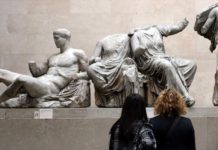 Ο Άντι Μπέρναμ «τα γυρίζει» για την επιστροφή των Γλυπτών του Παρθενώνα στην Ελλάδα: «Είναι ζήτημα του Βρετανικού Μουσείου»