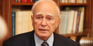 Θύμα αρρωστημένου χιούμορ o Κάρολος Παπούλιας – Ο δημοσιογράφος που τον «πέθανε»