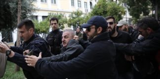 Ξυλοκόπησαν τον κατηγορούμενο για τη δολοφονία της εφοριακού στα δικαστήρια