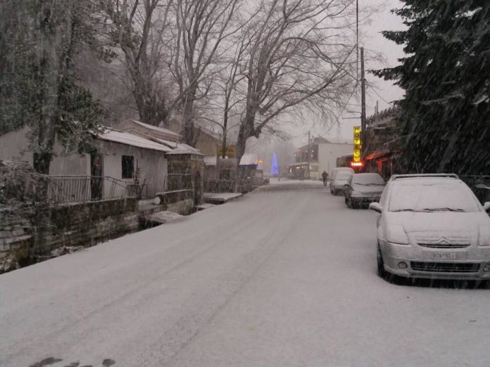 Πυκνό χιόνι από χθες το βράδυ σε Πήλιο και Όθρυ