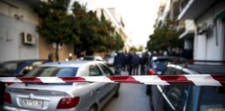 Έγκλημα στους Αγίους Αναργύρους: Γονατιστός πλάι στο νεκρό παιδί του βρέθηκε ο δράστης