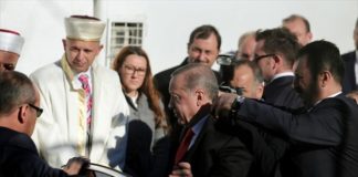 Διαψεύδει η κυβέρνηση τα περί διπλωματικού επεισοδίου στη Θράκη