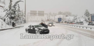 Προβλήματα από το χιονιά: Εγκλωβισμένοι οδηγοί στην Αθηνών-Λαμίας