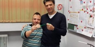 Παραολυμπιονίκης χαρίζει το μετάλλιό του για να αποκτήσει αμαξίδιο μικρή μαθήτρια