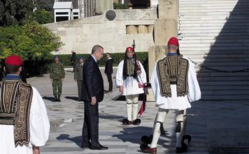 Στεφάνι στον Άγνωστο Στρατιώτη κατέθεσε ο Ερντογάν