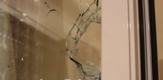 Αδέσποτες σφαίρες «καρφώθηκαν» σε ισόγειο κατοικίας