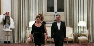 Λαμπερές οι πρώτες κυρίες στο δείπνο στο Προεδρικό Μέγαρο