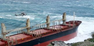 Ψαρά: Αποκολλήθηκε το δεξαμενόπλοιο που προσάραξε σε αμμώδη αβαθή