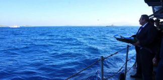 ΓΕΝ για Ίμια: Ο Καμμένος έριξε στεφάνι εκεί που έπεσε το ελικόπτερο