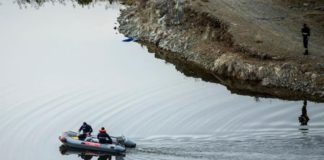 Μικρή Βόλβη: Συνεχίζονται οι έρευνες για τους αγνοούμενους ψαράδες
