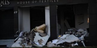 Έκρηξη ισοπέδωσε κατάστημα λευκών ειδών επί της Λ. Βουλιαγμένης στη Γλυφάδα