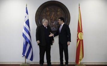 Κοτζιάς προς Σκόπια: Σοβαρότητα και όχι διαπραγμάτευση μέσω συνεντεύξεων