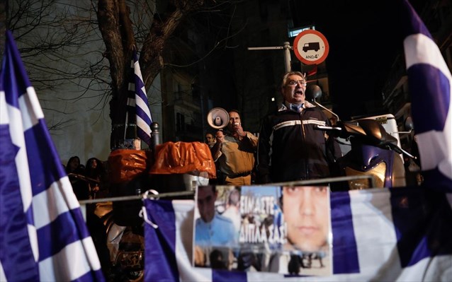tourkiko-prokseneio-thessaloniki-sumparastasi-stous-duo-stratiotikous