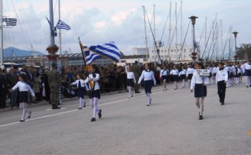 Υπουργείο Παιδείας: Ξανά στους άριστους η σημαία