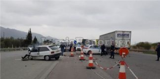 Εθνική Αθηνών-Λαμίας: ΙΧ εμβόλισε περιπολικά και φορτηγό