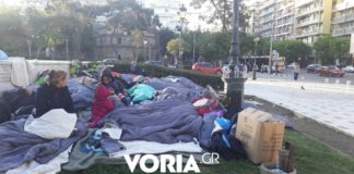 Πρόσφυγες κατασκήνωσαν στο κέντρο της Θεσσαλονίκης