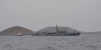 Η ελληνική σημαία εξακολουθεί να κυματίζει στη νησίδα Ανθρωποφάς