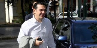 Λήμνος: Αμφορέας με κοχύλια το δώρο του δημάρχου στον Α. Τσίπρα