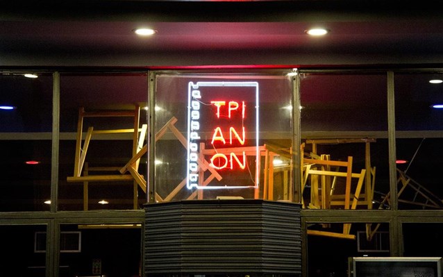 bandalismoi-ston-kinimatografo-trianon