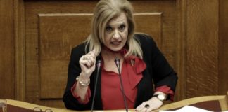 Το κινητό στο κεφάλι έφερε η Μεγαλοοικονόμου σε blogger που δήλωνε συνεργάτης της