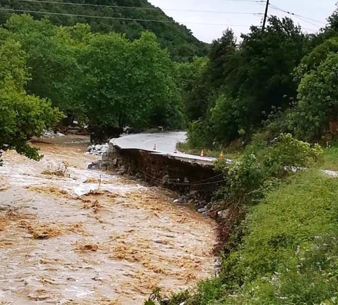 Εικόνες βιβλικής καταστροφής σε Κερασιά και Κανάλια Μαγνησίας