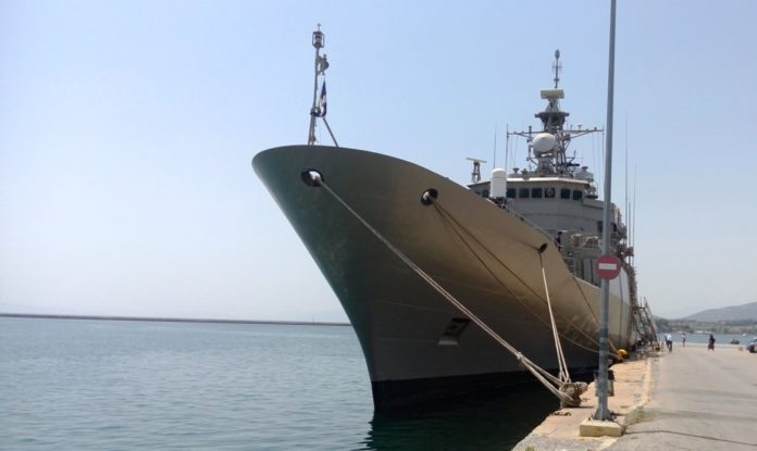 Η φρεγάτα «Ύδρα» έδεσε στο λιμάνι του Βόλου - Πλήθος επισκεπτών (ΦΩΤΟ)