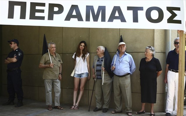 apomakrunsi-ton-deksamenon-petrelaioeidon-zitoun-katoikoi-kai-foreis-apo-keratsini-drapetsona-kai-perama