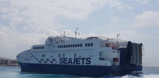 Νάξος: Στο λιμάνι το «Andros jet» λόγω βλάβης