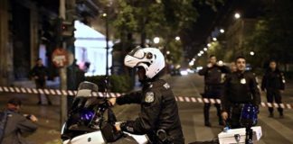 Μοτοσικλετιστής της ΕΛ.ΑΣ. παρέσυρε και τραυμάτισε 10χρονη