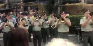 Η μπάντα του στρατού… ροκάρει στη ΔΕΘ (video)