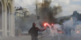 Στους δρόμους της Αθήνας οι μαθητές – Επεισόδια στο κέντρο (video)