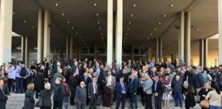Φιλοσοφική: Συμβολική κίνηση του ΕΚΠΑ στην είσοδο της Σχολής