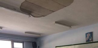 Τμήμα οροφής σχολείου έπεσε στα κεφάλια μαθητών