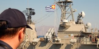 Σχεδόν 20.000 κόσμου επισκέφτηκαν την 28η τα πολεμικά πλοία σε Πειραιά και Θεσσαλονίκη