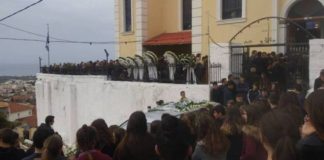 Θρήνος στην κηδεία του 15χρονου Ενρίκο στην Κυπαρισσία