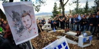 Θρήνος στον αποχαιρετισμό του Κωνσταντίνου Κατσίφα – Φώναζαν «αθάνατος»