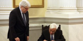 Πρ. Παυλόπουλος: Υπέγραψε την πρώτη Κάρτα Δωρητή Οργάνων και Ιστών