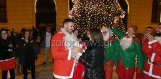 Ντύθηκε Αγιος Βασίλης και έκανε πρόταση γάμου στην ανυποψίαστη σύντροφό του