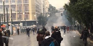 Ένταση και προσαγωγές στην πορεία για τον Αλ. Γρηγορόπουλο (video)