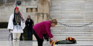 Στεφάνι στο Μνημείο του Αγνώστου Στρατιώτη κατέθεσε η Μέρκελ