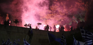 Ένταση στο Σύνταγμα – Χημικά και φωτοβολίδες