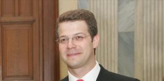 Το βιογραφικό του προερχόμενου από το ΠΑΣΟΚ υφυπουργού Μεταναστευτικής Πολιτικής
