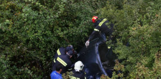 Μητέρα οδηγός έπεσε σε γκρεμό με τα δύο παιδιά της