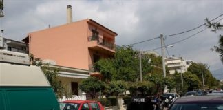 Τραγωδία στο Χαλάνδρι: Στο «μικροσκόπιο» η ταραγμένη σχέση του παιδοκτόνου με τη σύζυγό του