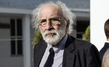 Λυκουρέζος: Ο τέως βασιλιάς θα έπρεπε να ταφεί με τιμές αρχηγού κράτους