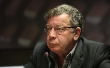 Πέθανε ο Ηλίας Νικολακόπουλος – Έπαθε ανακοπή καρδιάς ενώ κολυμπούσε